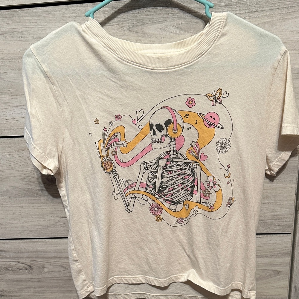American Eagle Outfitters Cream Tee